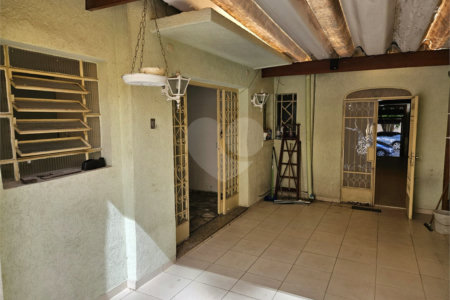 Casa à venda com 3 quartos, sendo 1 suíte,  em Água Branca, São Paulo, SP