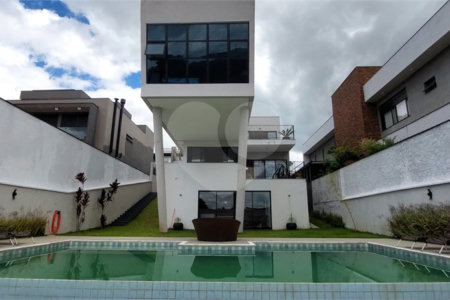 Casa à venda ou para alugar com 4 suítes no condomínio Figueira Garden, Atibaia - SP