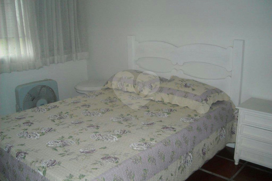 Apartamento à venda com 4 quartos, sendo 1 suíte, em Enseada, Guarujá, SP