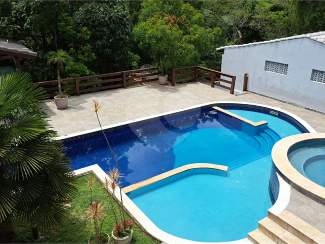 Casa à venda com 6 quartos, sendo 4 suítes,  no condomínio Alpes da Cantareira, Mairiporã - SP