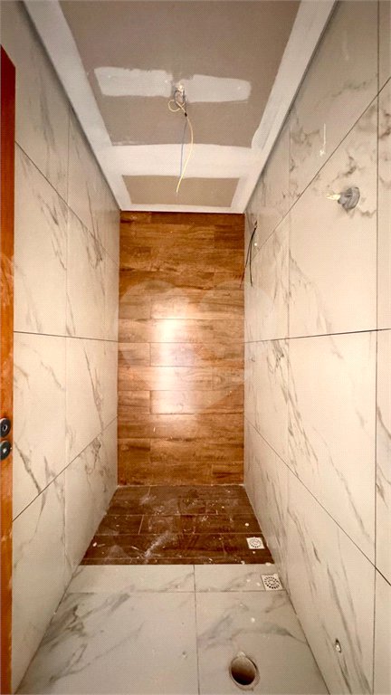 Casa à venda com 3 quartos, sendo 1 suíte, no condomínio Miguel Comitre, Poá - SP
