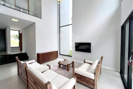 Casa à venda com 3 suítes no condomínio Ninho Verde II, Pardinho - SP