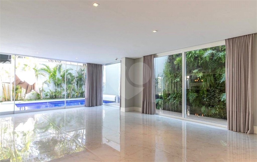 Casa à venda com 4 suítes no condomínio Hípica Garden, São Paulo - SP