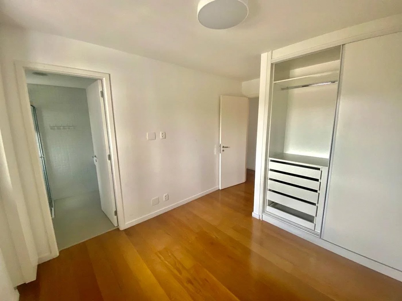 Apartamento à venda com 3 suítes em Jardim das Bandeiras, São Paulo, SP