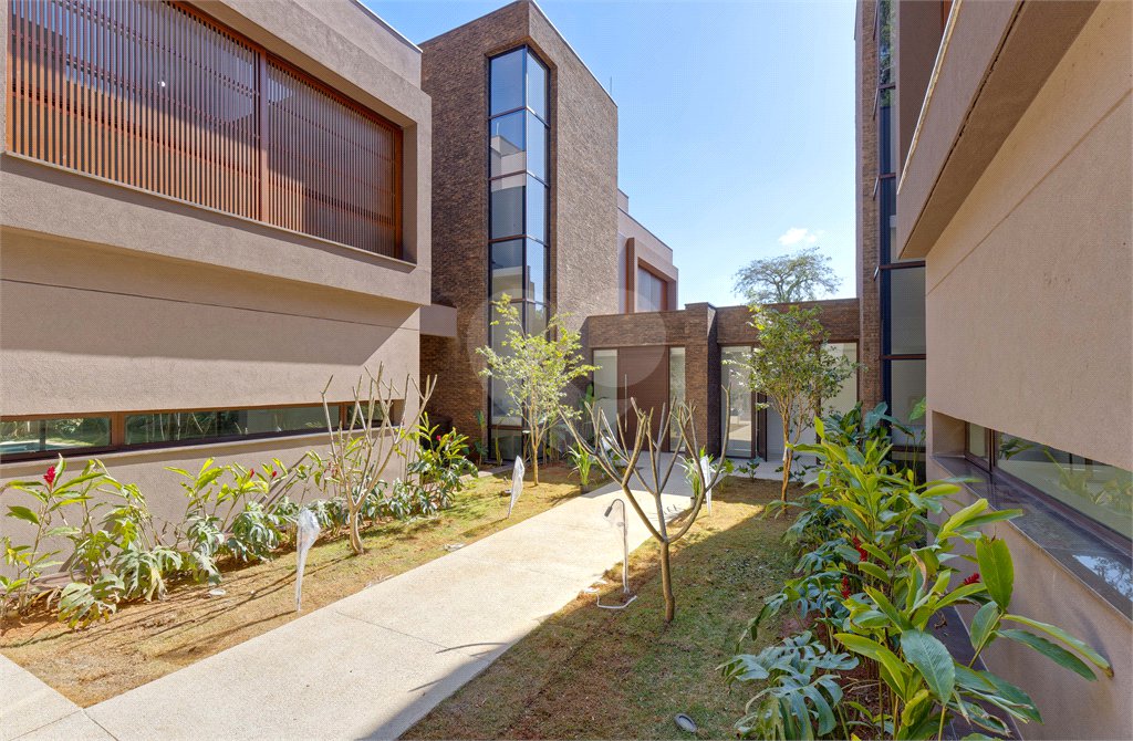 Casa à venda com 4 suítes no condomínio Casa Flora Badra, São Paulo - SP