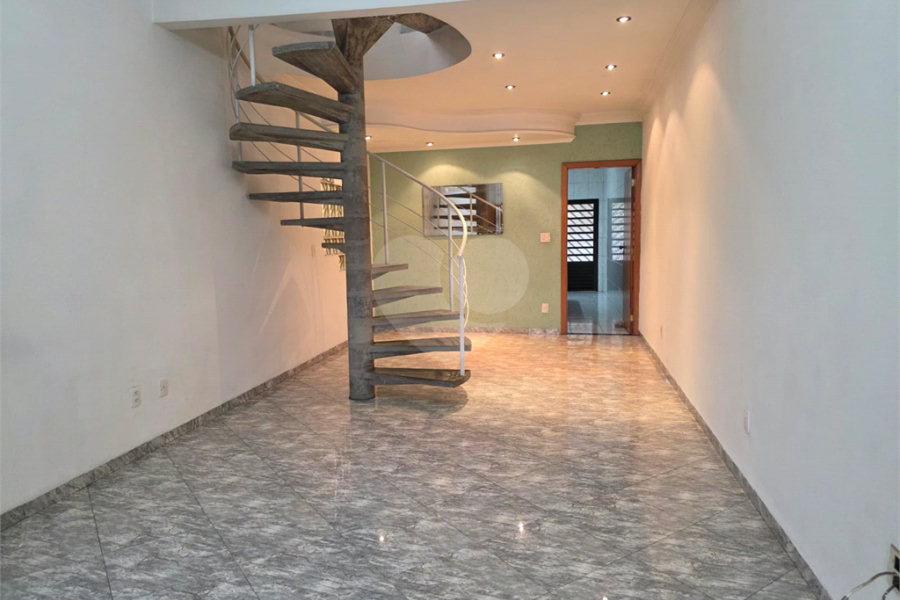 Sobrado à venda com 3 quartos em Vila Rica, São Paulo, SP