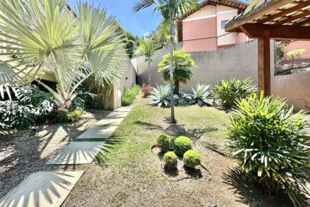Casa à venda com 4 quartos, sendo 3 suítes,  no condomínio Vilarejo, Carapicuíba - SP