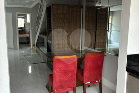Casa à venda com 3 quartos, sendo 1 suíte, no condomínio Recanto das Araucárias, Suzano - SP