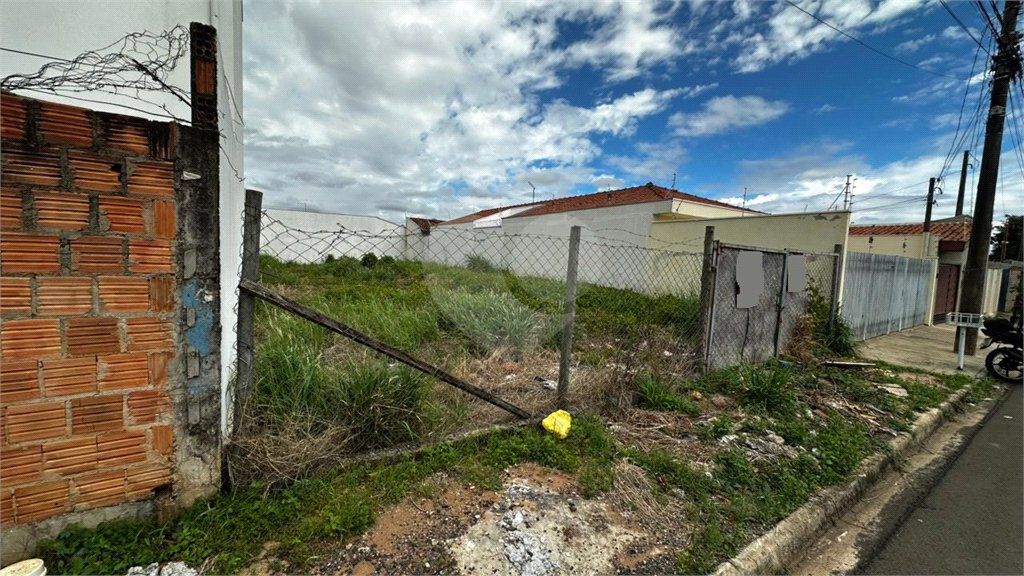 Terreno à venda em Jardim São João Batista, São Carlos - SP