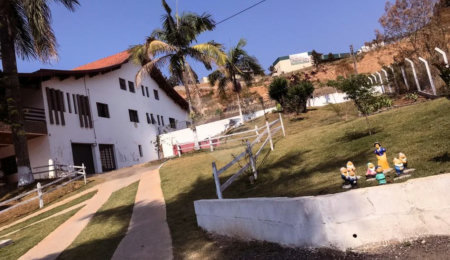 Chácara à venda com 4 suítes,  em Morada dos Pássaros, Poços de Caldas, MG