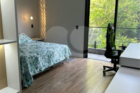 Condomínio London Park – Indaiatuba/SP - Uma casa simplesmente encantadora, em uma das posições mais desejadas do Condomínio London Park, com fundo para a mata, proporcionando privacidade, tranquilidade e uma conexão incrível com a natureza. Terreno: 318,12 m² - Área construída: 265,09 m²