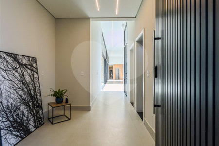 Indaiatuba - Quintas da Terracota - 1252 m² de terreno - casa térrea com 514 m² de área construída -3 vagas de garagem cobertas e 3 descobertas Lavabo - Sala de estar e jantar amplas e integradas - Escritório privativo - Cozinha toda equipada com geladeira, forno, micro-ondas, lava-louças,