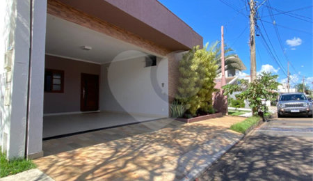Casa à venda com 3 quartos, sendo 1 suíte, no condomínio Residencial Eldorado, São Carlos - SP