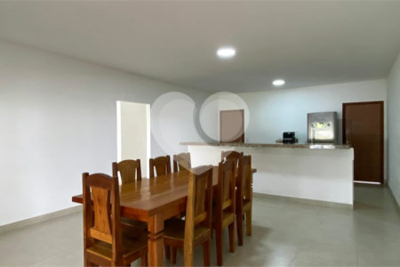 Casa à venda com 4 quartos, sendo 3 suítes, em Taperapuan, Porto Seguro, BA