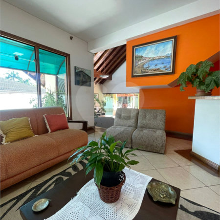 Casa à venda com 3 quartos, sendo 2 suítes,  em Vila Oliveira, Mogi das Cruzes, SP
