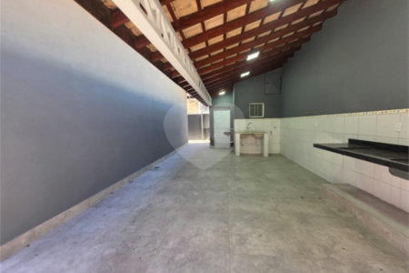 Casa à venda com 3 quartos, sendo 1 suíte, no condomínio Residencial Jardim das Palmeiras, Vinhedo - SP