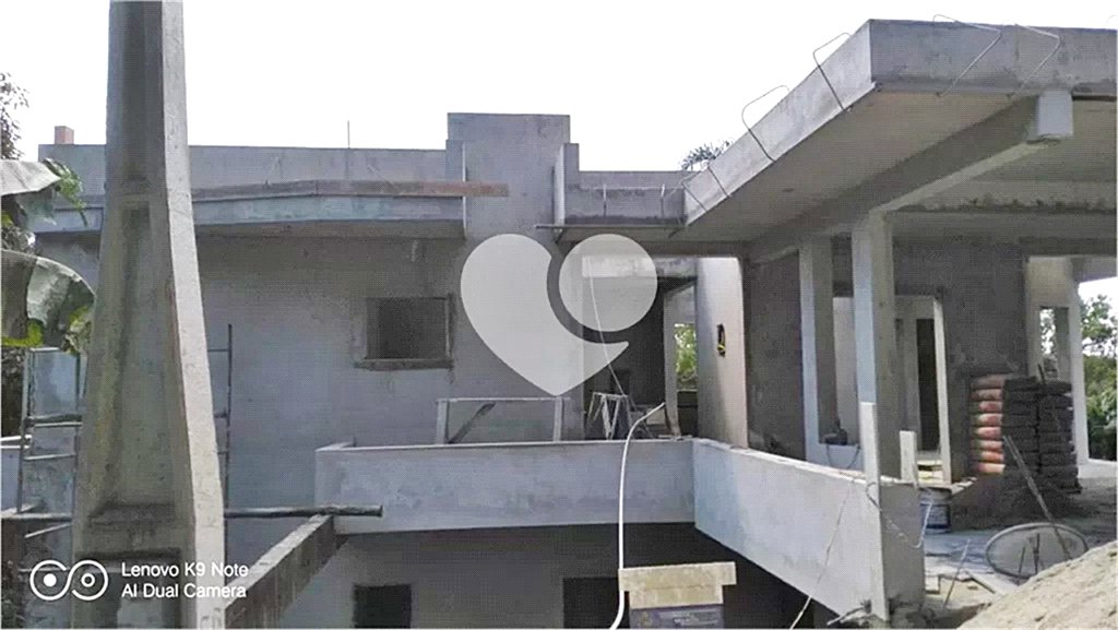 Casa à venda com 4 quartos, sendo 3 suítes, no condomínio Cantareira, Mairiporã - SP