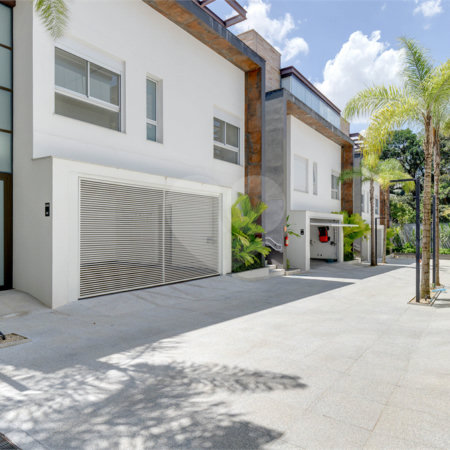Casa à venda com 4 quartos, sendo 3 suítes, no condomínio Jardim Flora, São Paulo - SP