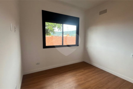 Casa à venda com 3 suítes no condomínio Village Itaguaçu, Atibaia - SP