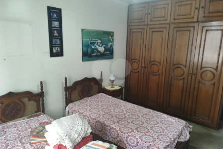 Casa à venda com 4 quartos, sendo 2 suítes, no condomínio Chácara das Rosas, São Paulo - SP