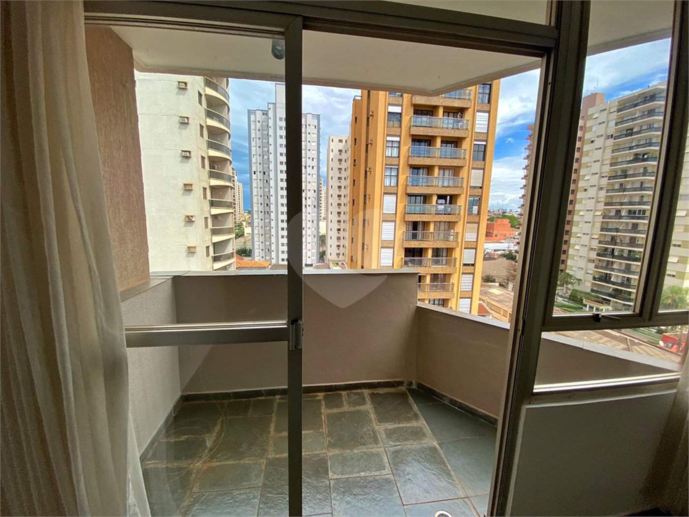 Apartamento à venda com 2 quartos, sendo 1 suíte, no Centro, Ribeirão Preto, SP