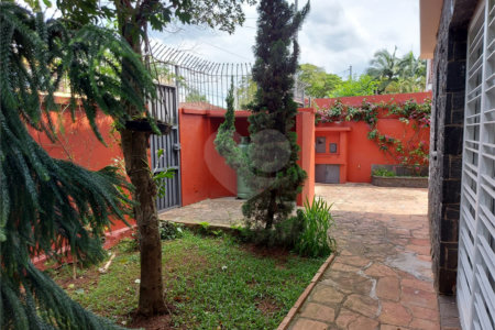 Sobrado à venda com 4 quartos, sendo 2 suítes, em Santo Amaro, São Paulo, SP