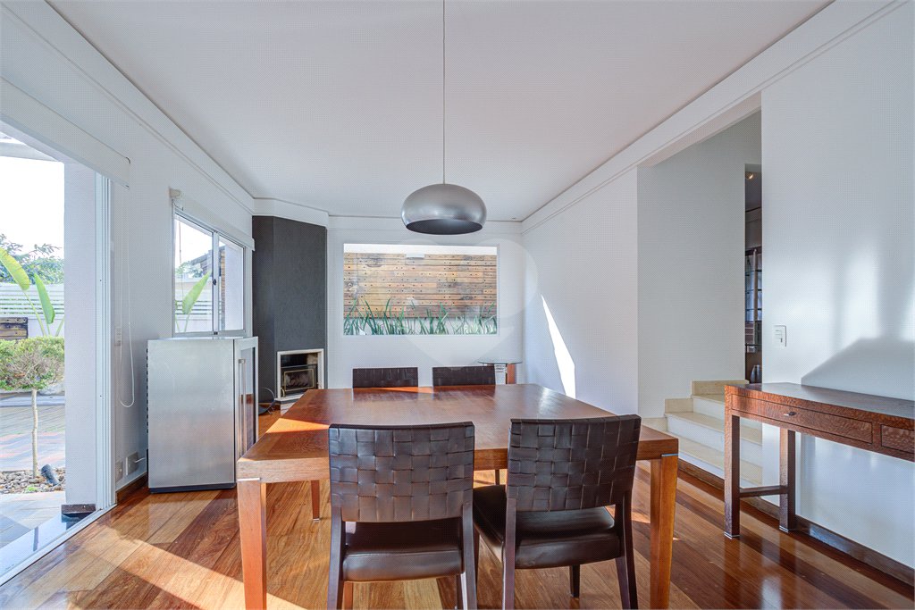 Casa à venda com 4 suítes no condomínio Ville de Marseille, São Paulo - SP