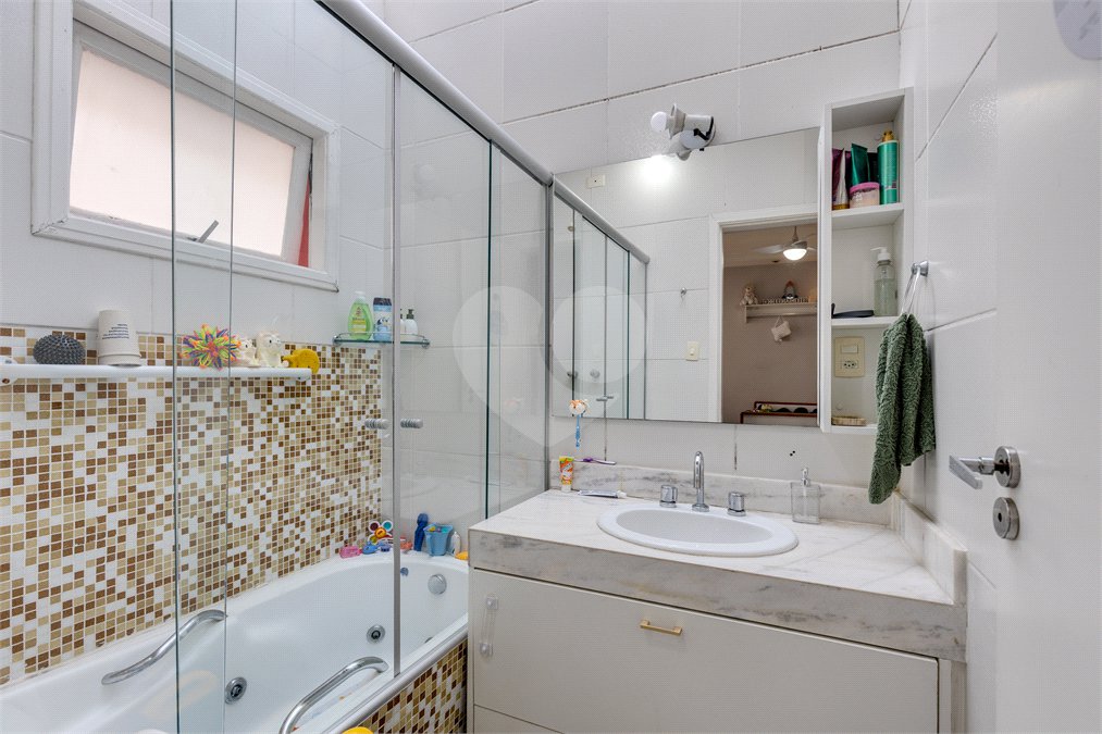 Casa à venda com 4 suítes em Jardim Marajoara, São Paulo, SP