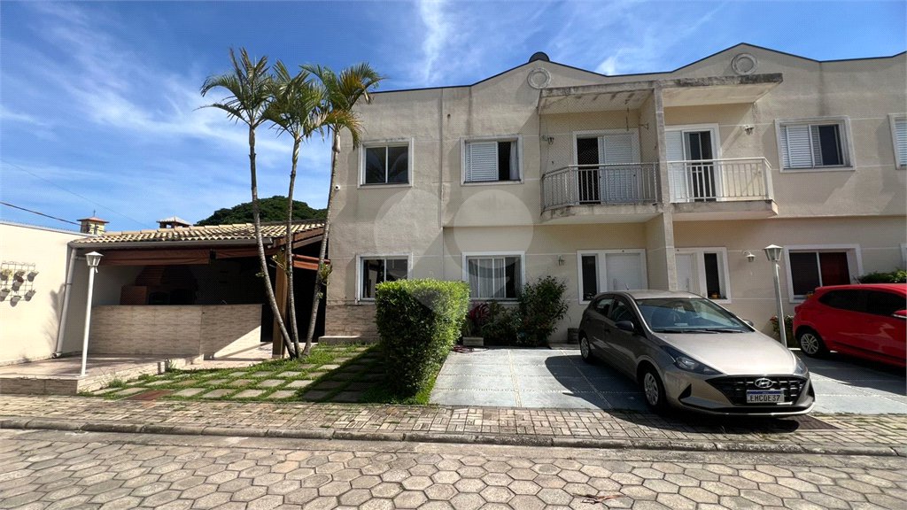 Casa de Vila à venda com 3 quartos em Vila Curuçá, São Paulo, SP