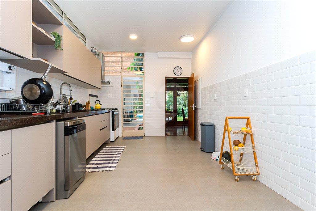 Casa Térrea à venda com 3 quartos, sendo 1 suíte,  em Alto da Boa Vista, São Paulo, SP
