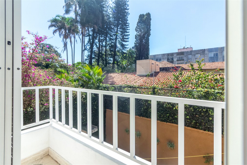 Casa à venda com 4 quartos, sendo 2 suítes, em Alto da Boa Vista, São Paulo, SP