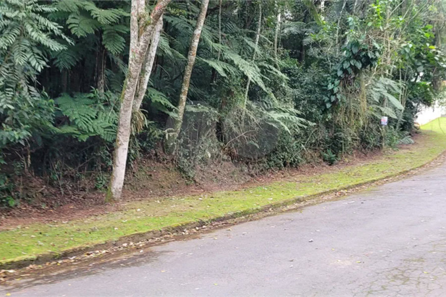 Terreno à venda no condomínio Alpes da Cantareira, Mairiporã - SP