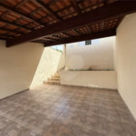 Casa térrea em Atibaia com 2 dormitórios, 2 vagas de garagem, quintal nos fundos, aceita financiamento