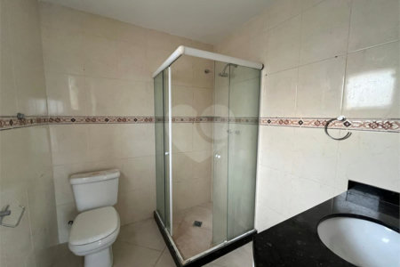 Casa à venda com 4 quartos, sendo 2 suítes, no condomínio Pedra Mar, Rio de Janeiro - RJ