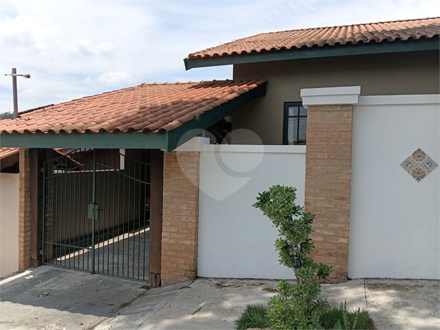Casa à venda com 3 quartos, sendo 1 suíte, em Bosque, Vinhedo, SP