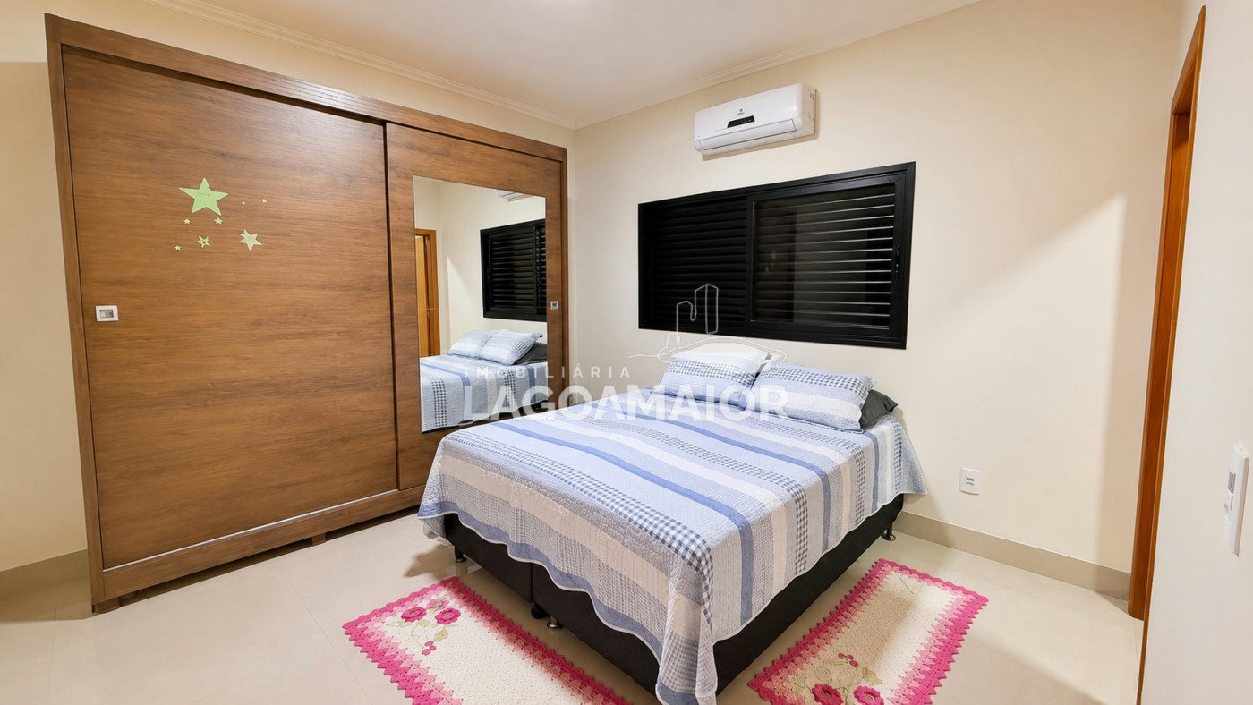 Casa à venda com 4 quartos, sendo 4 suítes, no condomínio Residencial Villa Dumont, Três Lagoas - MS