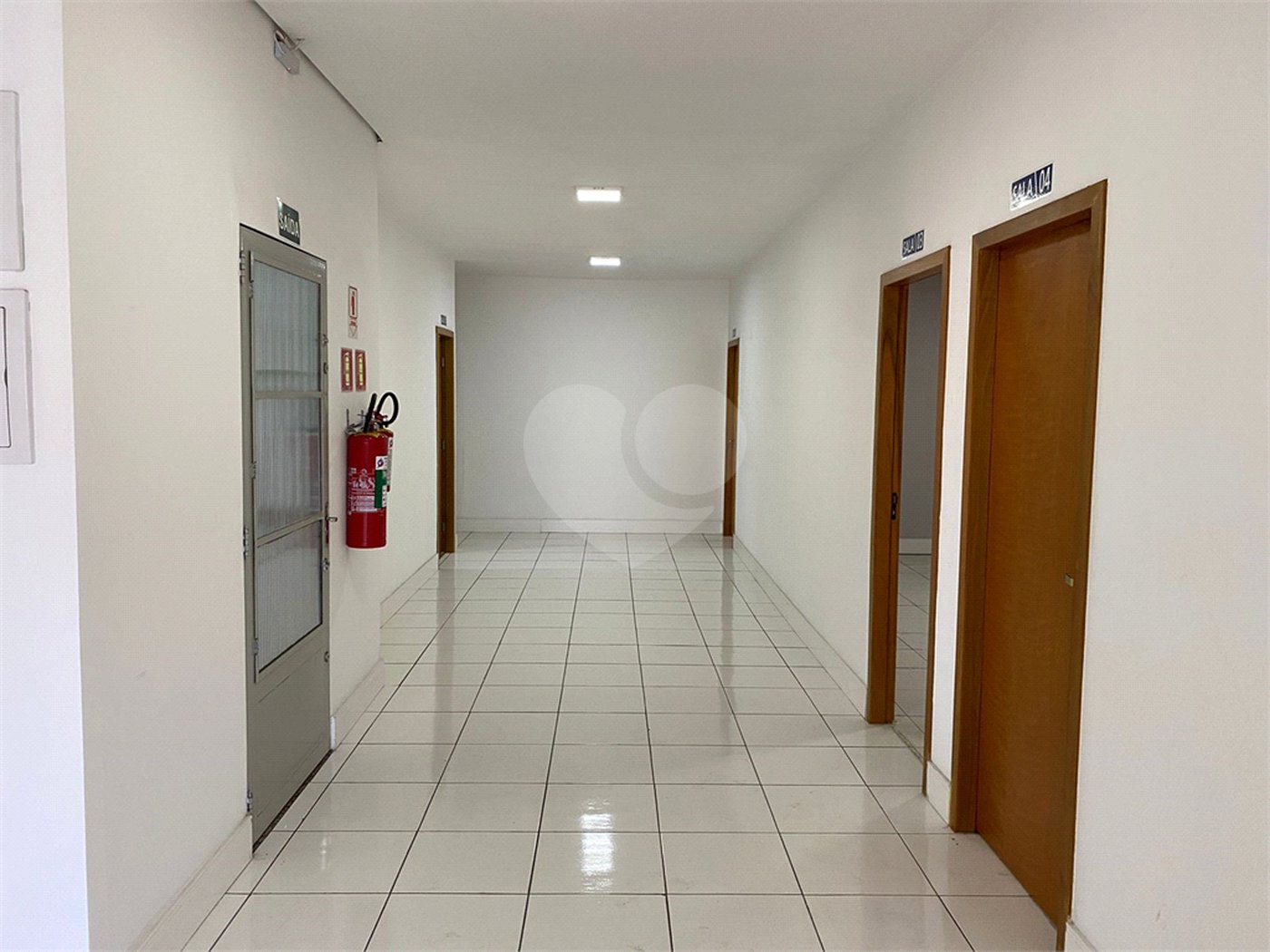 Sala para alugar em Vila Romanópolis, Ferraz de Vasconcelos, SP