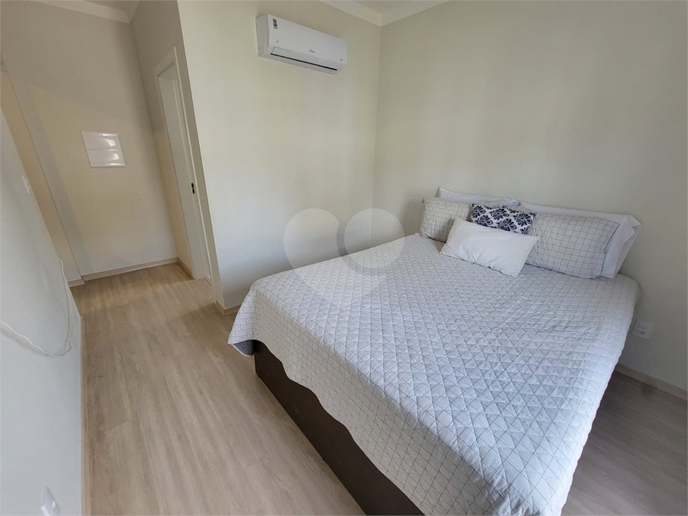 Casa à venda com 3 suítes no condomínio Villaggio Maranello, Vinhedo - SP