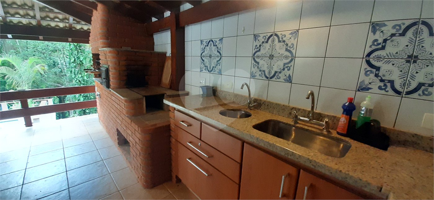 Sobrado à venda com 4 quartos, sendo 3 suítes, em Serra da Cantareira, Mairiporã, SP