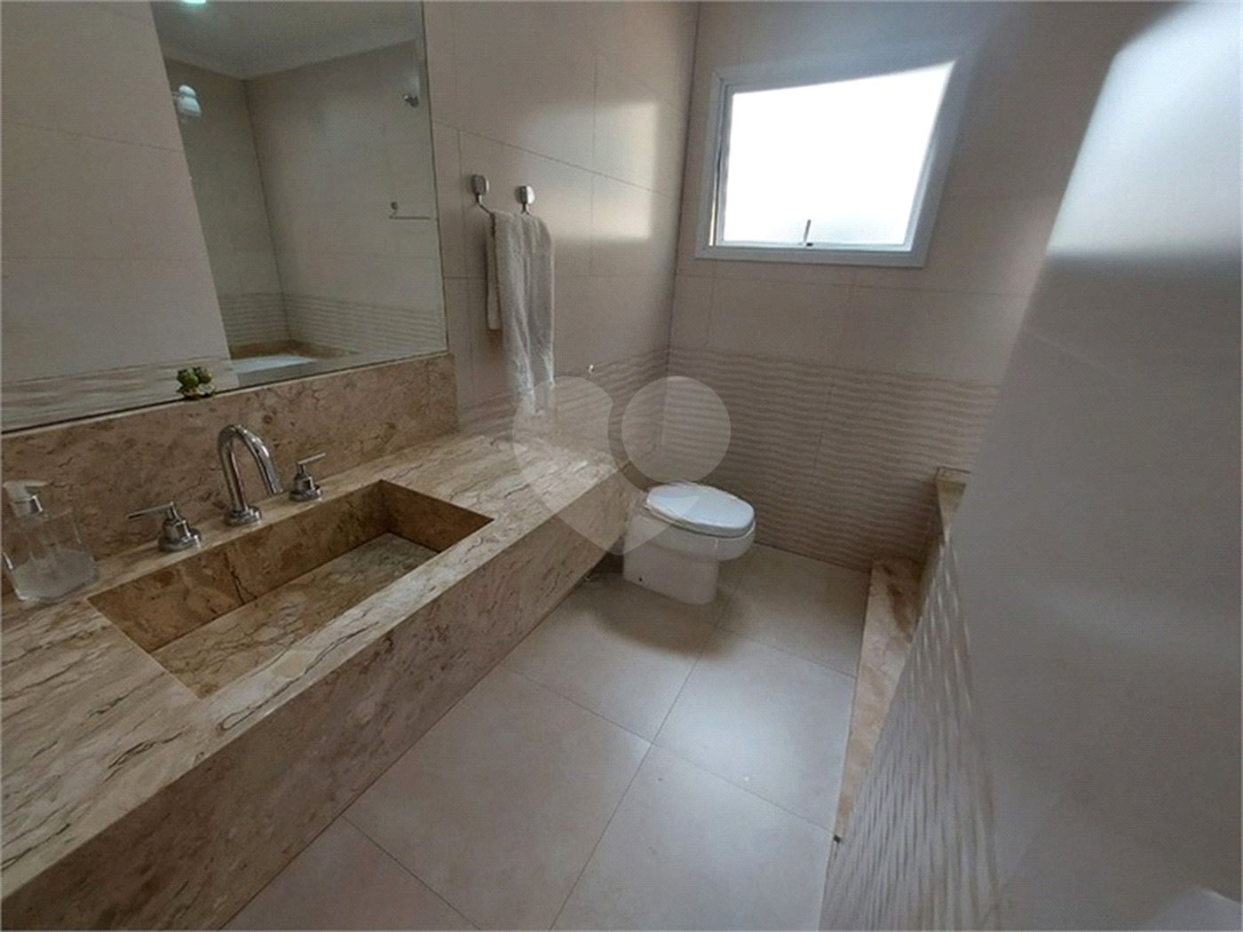 Sobrado à venda com 3 quartos, sendo 1 suíte, em Vila Laís, São Paulo, SP