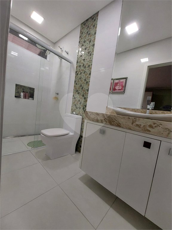 Sobrado à venda com 3 quartos, sendo 1 suíte, em Vila Nova Socorro, Mogi das Cruzes, SP