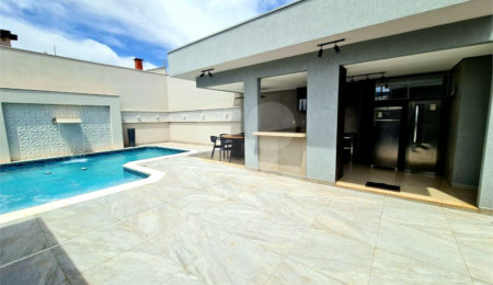 Casa à venda com 5 quartos, sendo 2 suítes,  em Jardim das Roseiras, Araraquara, SP