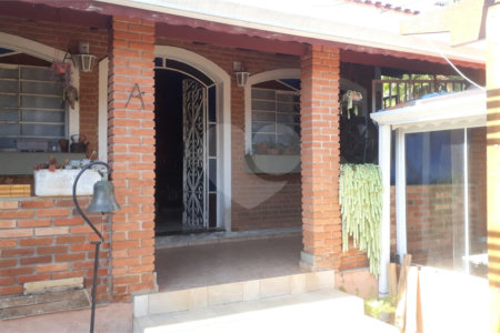 Sobrado à venda com 5 quartos, sendo 3 suítes, em Jardim dos Pinheiros, Atibaia, SP