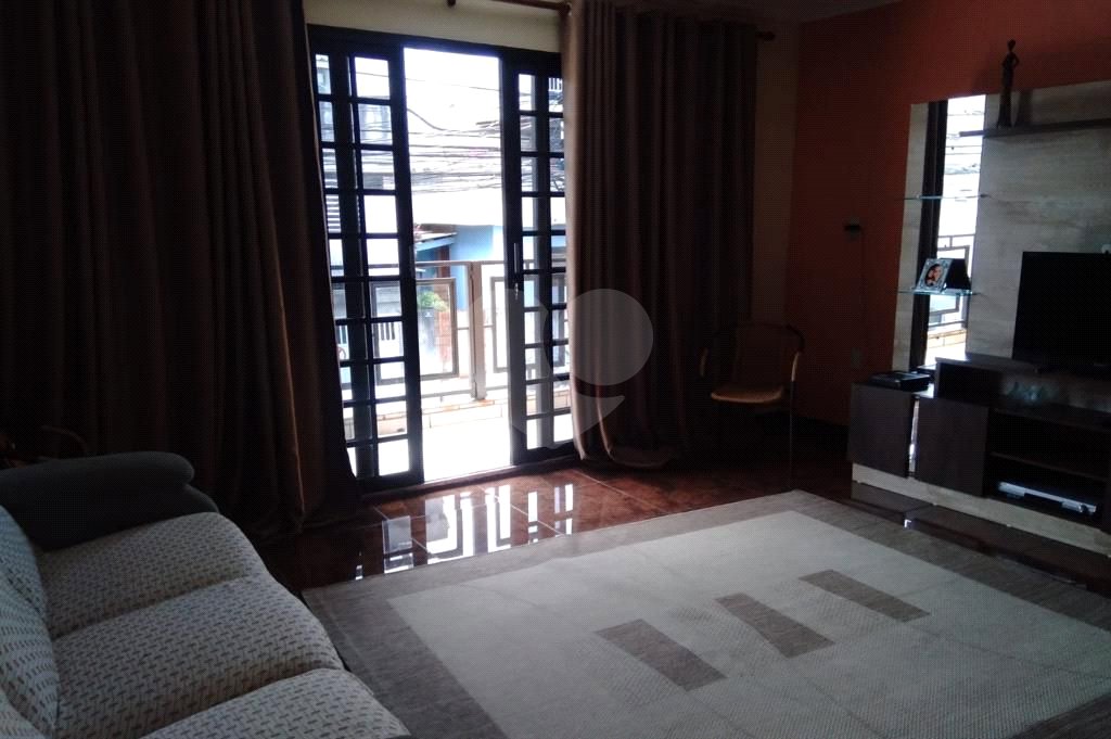 Casa à venda com 4 quartos, sendo 2 suítes, em Jardim Vila Galvão, Guarulhos, SP