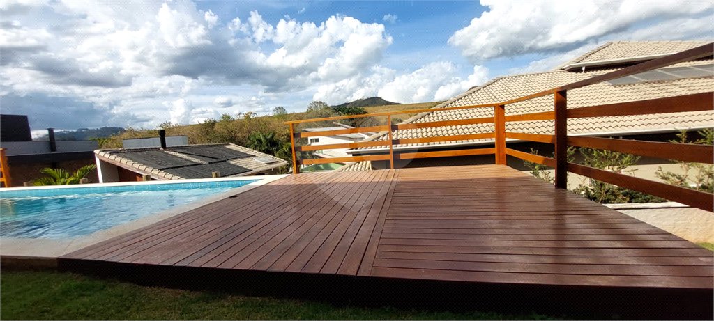 Casa à venda com 4 suítes no condomínio Figueira Garden, Atibaia - SP