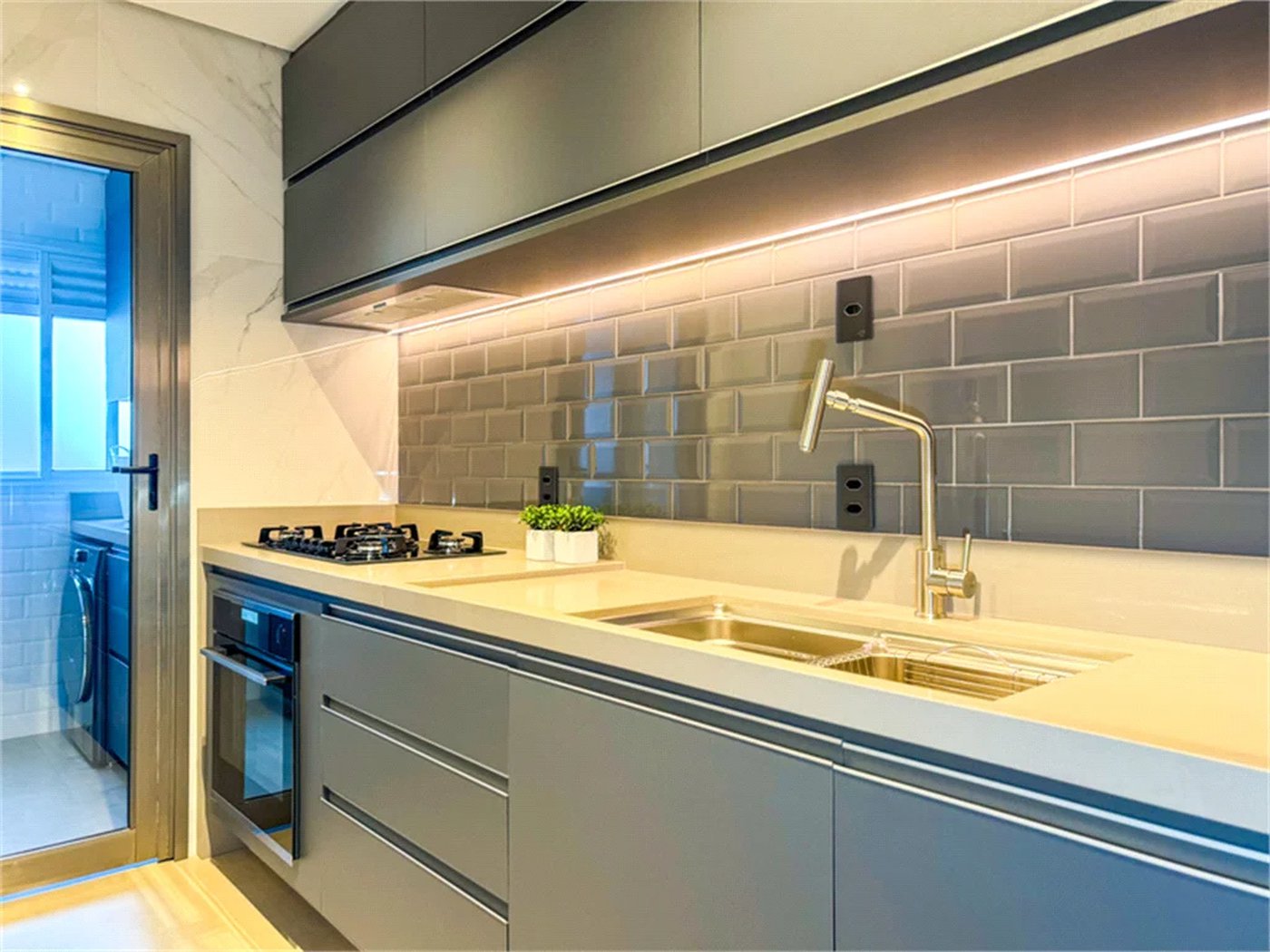 Apartamento à venda com 3 quartos, sendo 1 suíte,  em Vila Suzana, São Paulo, SP