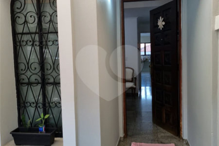 Sobrado à venda com 3 quartos em Bortolândia, São Paulo, SP