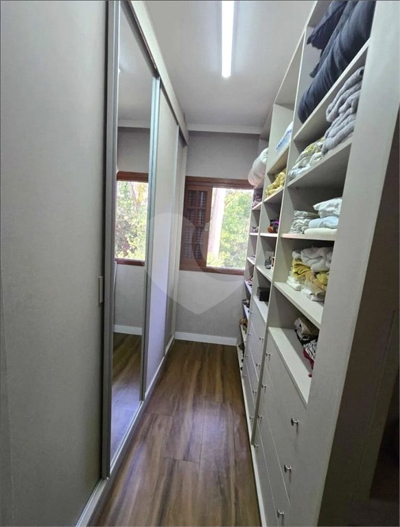 Casa à venda com 4 quartos, sendo 2 suítes, no condomínio Bosque dos Pássaros, São Paulo - SP