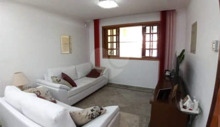 Sobrado à venda com 3 suítes em Vila Romero, São Paulo, SP