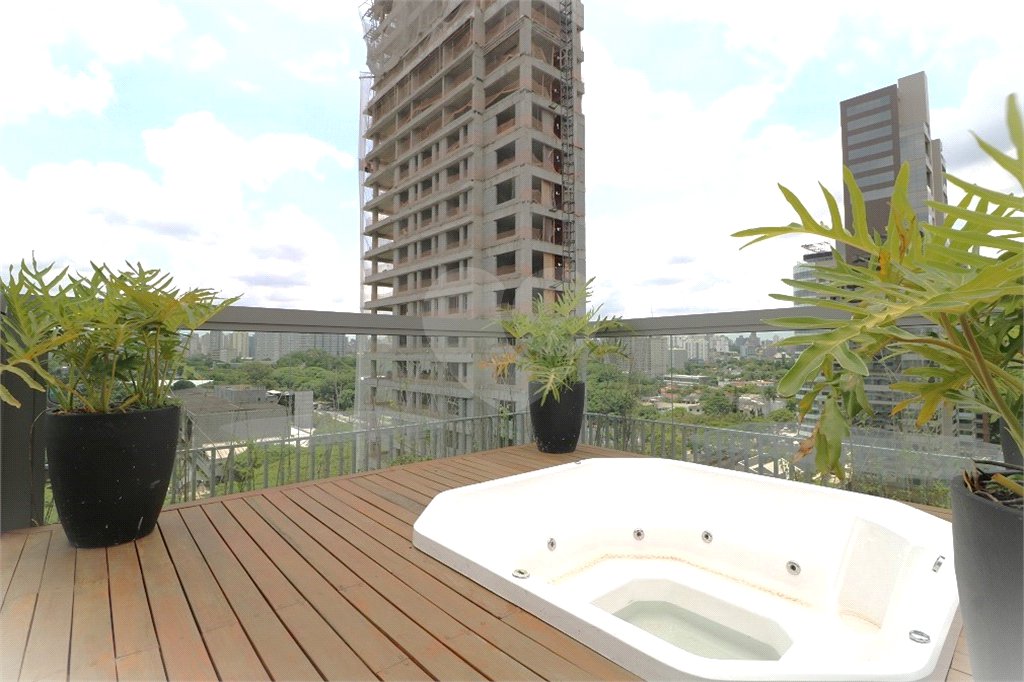 Apartamento à venda com 2 suítes em Moema, São Paulo, SP